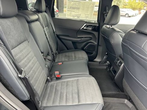 Used 2025 Mitsubishi Outlander SE AWD/4WD image 37