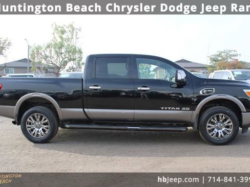 Used 2018 Nissan Titan Platinum Reserve w/ Platinum Utility Package image 9