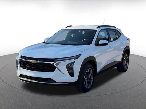 Used 2025 Chevrolet Trax LT image 7