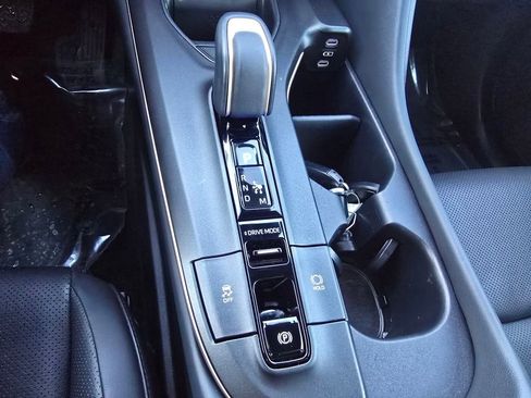 Certified 2023 Toyota Crown Platinum image 27