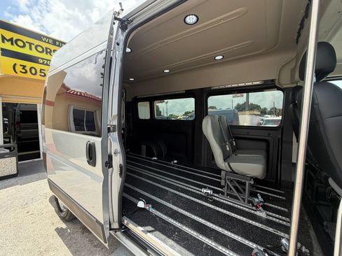 Used 2020 RAM ProMaster 2500 w/ Premium Appearance Group FWD image 8