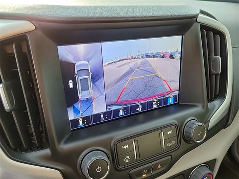 Used 2024 GMC Terrain SLT w/ Tech Package image 26