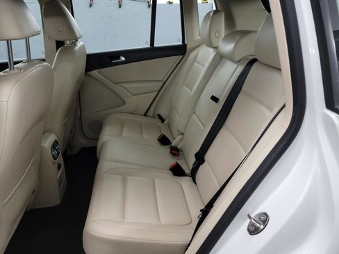 Used 2017 Volkswagen Tiguan S image 10