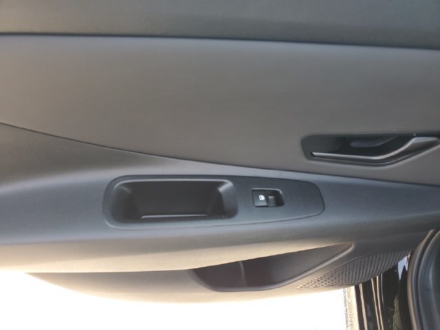 Certified 2026 Hyundai Elantra SEL Sport FWD image 15