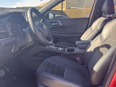 Used 2024 Mitsubishi Outlander SE Black Edition image 6