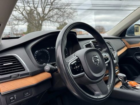 Used 2021 Volvo XC90 T6 Momentum w/ Protection Package Premier image 21