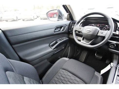 New 2026 Nissan Pathfinder SV w/ SV Premium Package FWD image 6