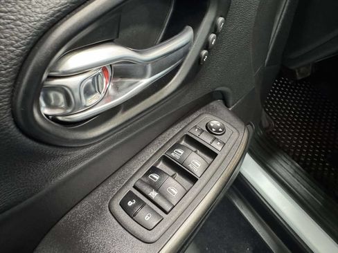 Used 2022 Jeep Cherokee Trailhawk w/ Premium Leather Package AWD/4WD image 20
