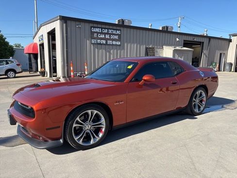 Used 2020 Dodge Challenger R/T RWD image 3