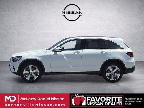 Used 2022 Mercedes-Benz GLC 300 4MATIC w/ Premium Package Lite image 3