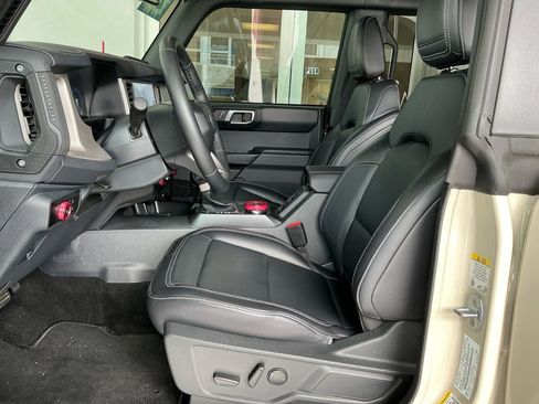 Used 2025 Ford Bronco Outer Banks AWD/4WD image 34