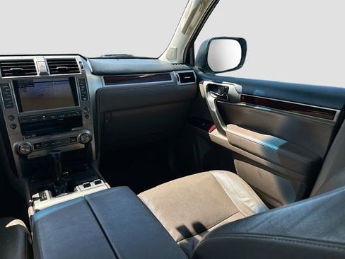Used 2017 Lexus GX 460 image 24