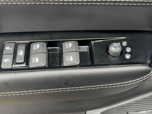 Used 2024 Jeep Wagoneer Series II w/ Flexible Seating Group image 13