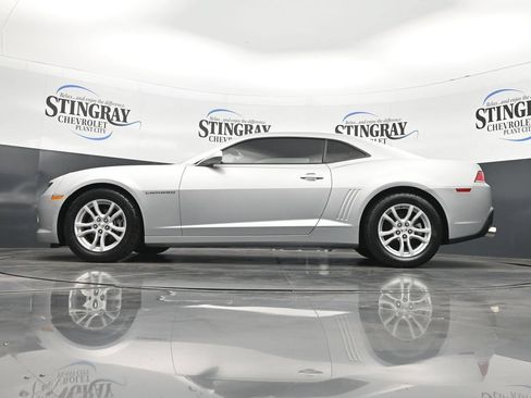 Used 2015 Chevrolet Camaro LT RWD image 29