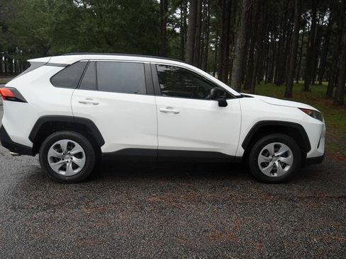 Used 2019 Toyota RAV4 LE image 2