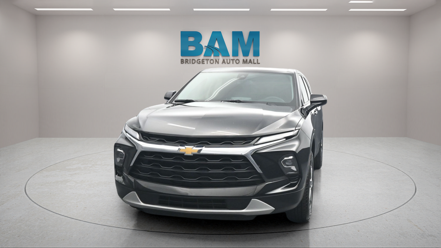Used 2025 Chevrolet Blazer LT FWD image 2