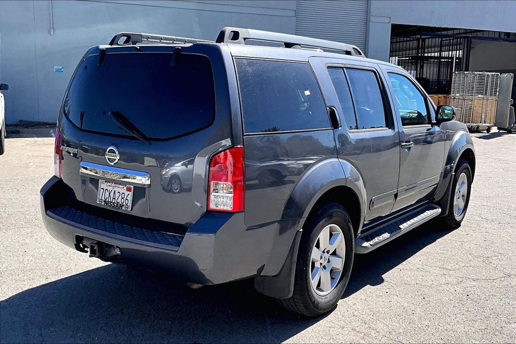 Used 2012 Nissan Pathfinder SV AWD/4WD image 4