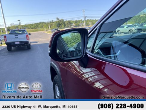 Used 2025 Toyota RAV4 XLE AWD/4WD image 5