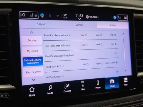 Used 2021 Chrysler Pacifica Touring-L FWD image 51