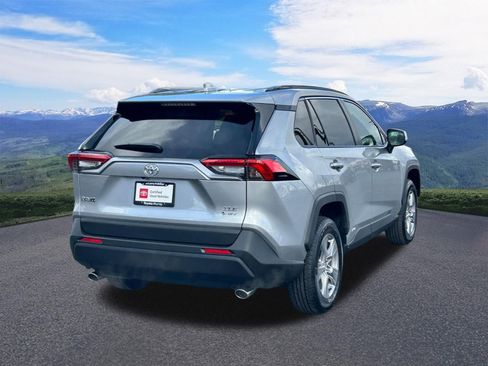 Used 2025 Toyota RAV4 XLE image 5