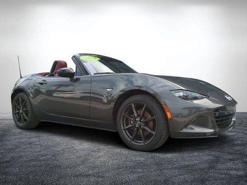 Used 2018 MAZDA MX-5 Miata Club image 2