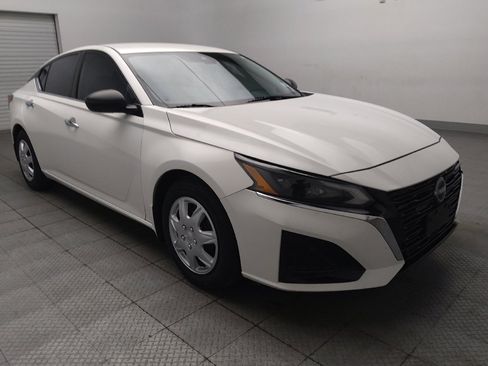 Used 2024 Nissan Altima 2.5 S FWD image 13