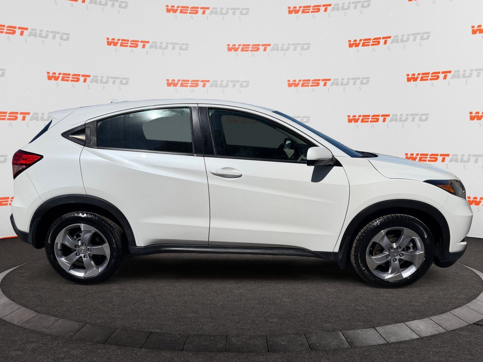 Used 2018 Honda HR-V LX image 6