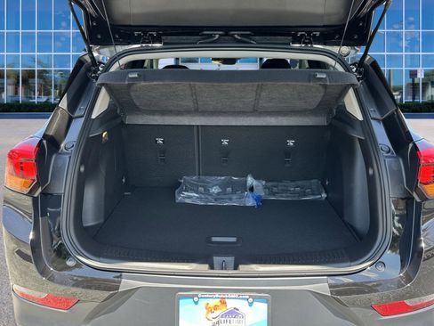 Used 2023 Buick Encore GX Preferred w/ Cold Weather Comfort Package FWD image 8