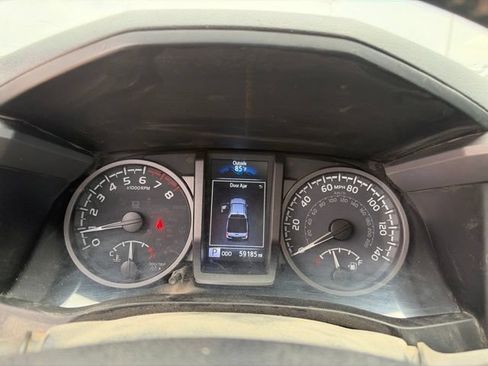 Used 2022 Toyota Tacoma TRD Off-Road w/ TRD Premium Off Road Package AWD/4WD image 15