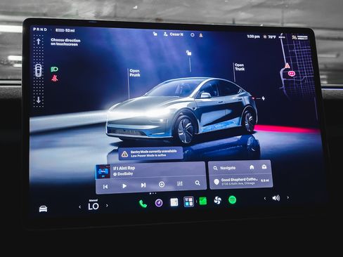 Used 2026 Tesla Model Y 2WD image 21