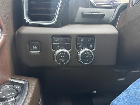 Used 2024 GMC Sierra 3500 Denali w/ Denali Reserve Package image 25