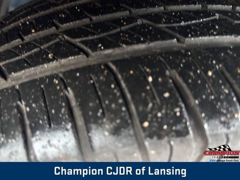 Used 2016 Chrysler Town & Country Touring image 3