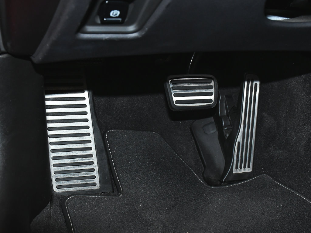 Used 2025 Chevrolet Corvette E-Ray AWD/4WD image 19