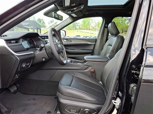 New 2025 Jeep Grand Cherokee Limited w/ Luxury Tech Group II image 6