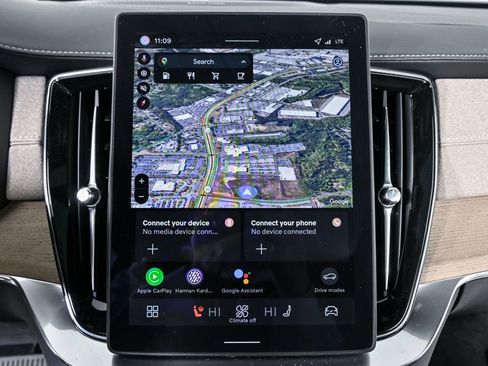 Used 2026 Volvo XC90 B6 Plus w/ Protection Package Premier image 17