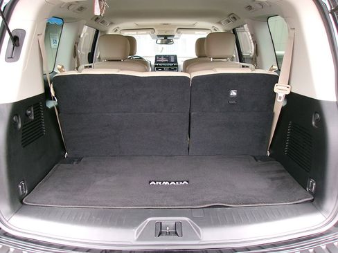 Used 2023 Nissan Armada SL w/ Captain's Chairs Package image 13
