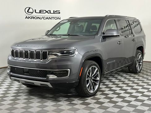 Used 2022 Jeep Wagoneer Series III w/ Premium Group I AWD/4WD image 11