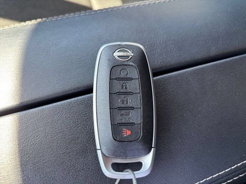 Used 2025 Nissan Rogue SV FWD image 27