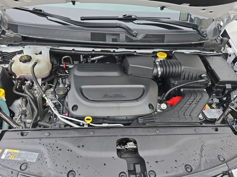 Used 2024 Chrysler Pacifica Touring-L w/ S Appearance Package FWD image 29