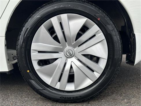 Used 2024 Nissan Leaf S image 28