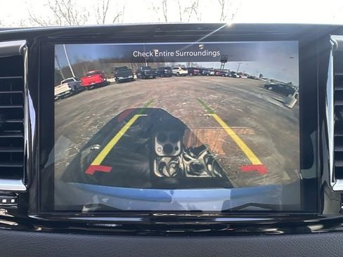 Used 2024 Chrysler Pacifica Touring-L image 25