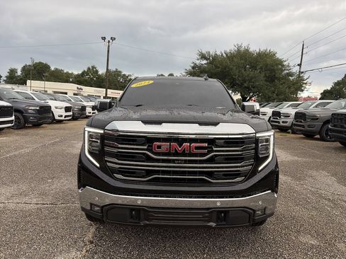 Used 2024 GMC Sierra 1500 SLT w/ SLT Premium Plus Package AWD/4WD image 9