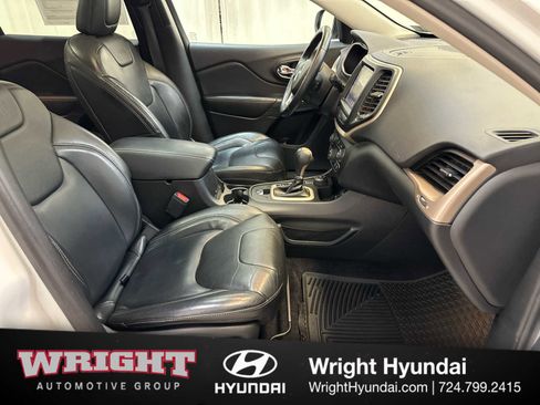 Used 2017 Jeep Cherokee Limited image 18