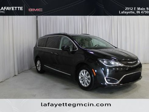 Used 2018 Chrysler Pacifica Touring-L Plus FWD image 1