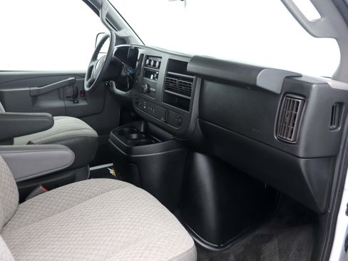 Used 2018 Chevrolet Express 3500 LT w/ LT Preferred Equipment Group RWD image 16