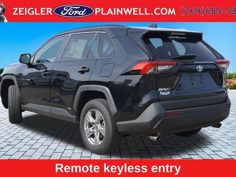 Used 2022 Toyota RAV4 LE AWD/4WD image 3