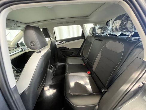 New 2025 Volkswagen Taos SE image 23