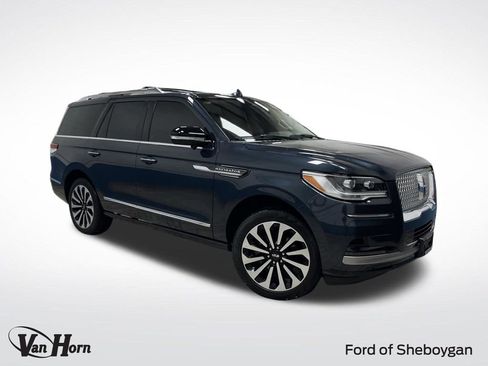 Used 2024 Lincoln Navigator Reserve image 1