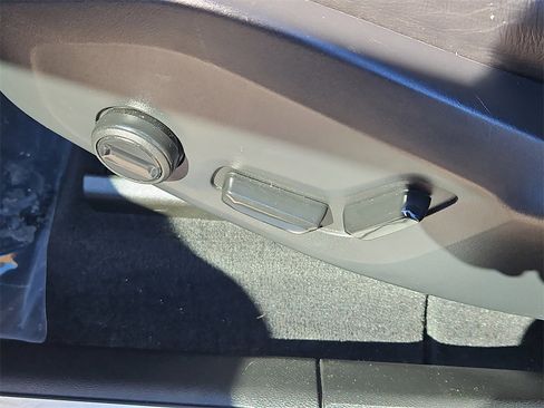 Used 2023 Volvo XC60 B5 Core image 23