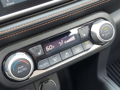 Used 2019 Nissan Kicks SR w/ SR Premium Package FWD image 15